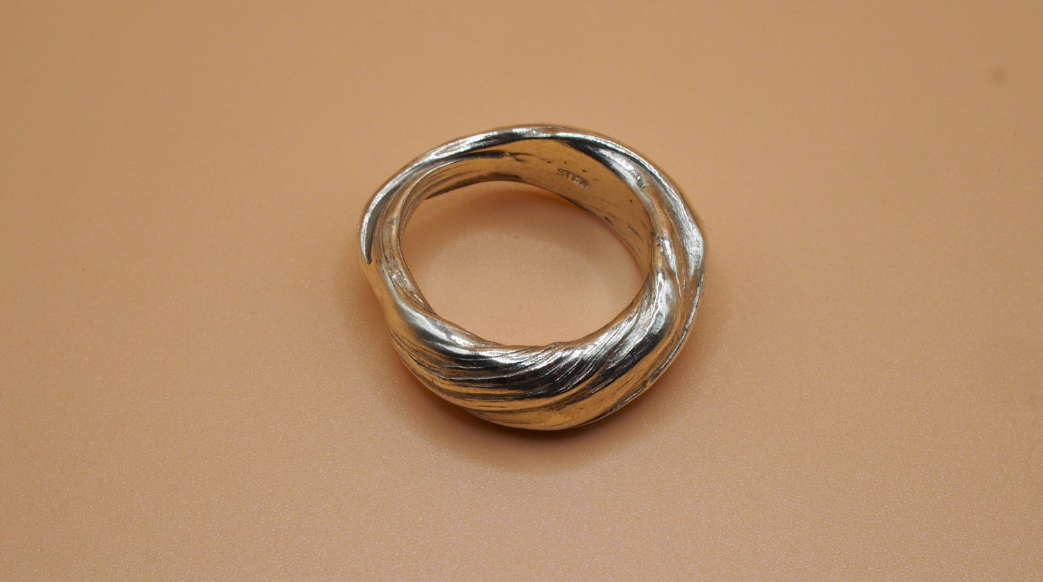 Silver sculptural ring crafted using the Mitsuro Hikime technique by Soul Full Studio. 
